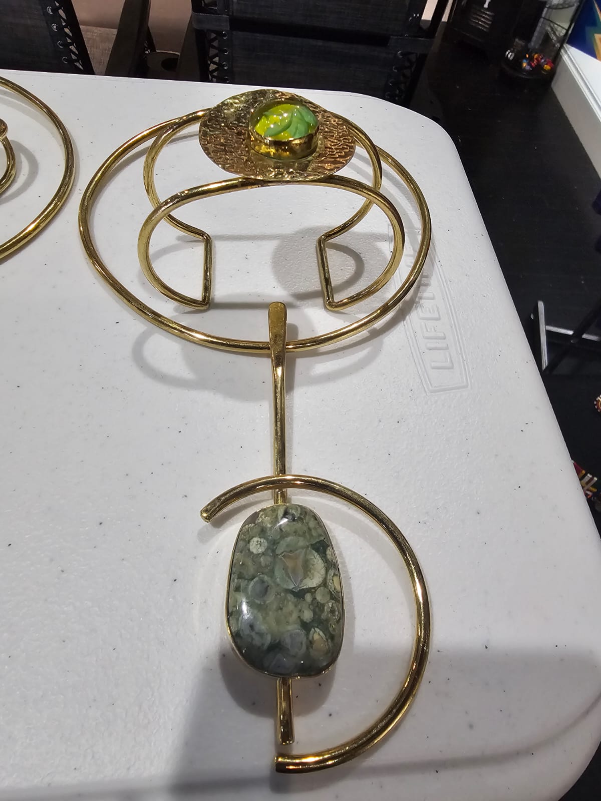 AATC EMERALD GREEN NECKLACE PENDANT WITH A MATCHY CUFF
