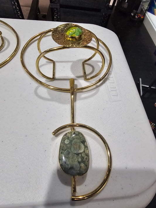 AATC EMERALD GREEN NECKLACE PENDANT WITH A MATCHY CUFF